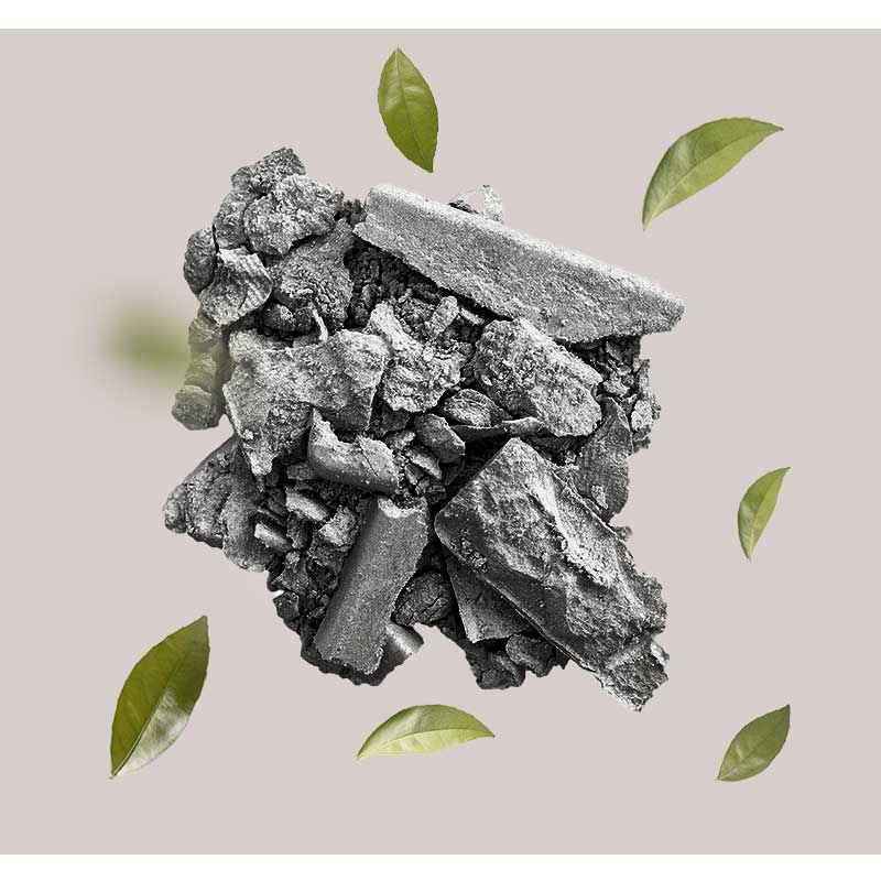 silber Mikrosilber und grüne Blätter auf grauem Hintergrund, symbolisierend die pflegenden Inhaltsstoffe des RAU Silver Facial Washgels zur Hautreinigung und -pflege.