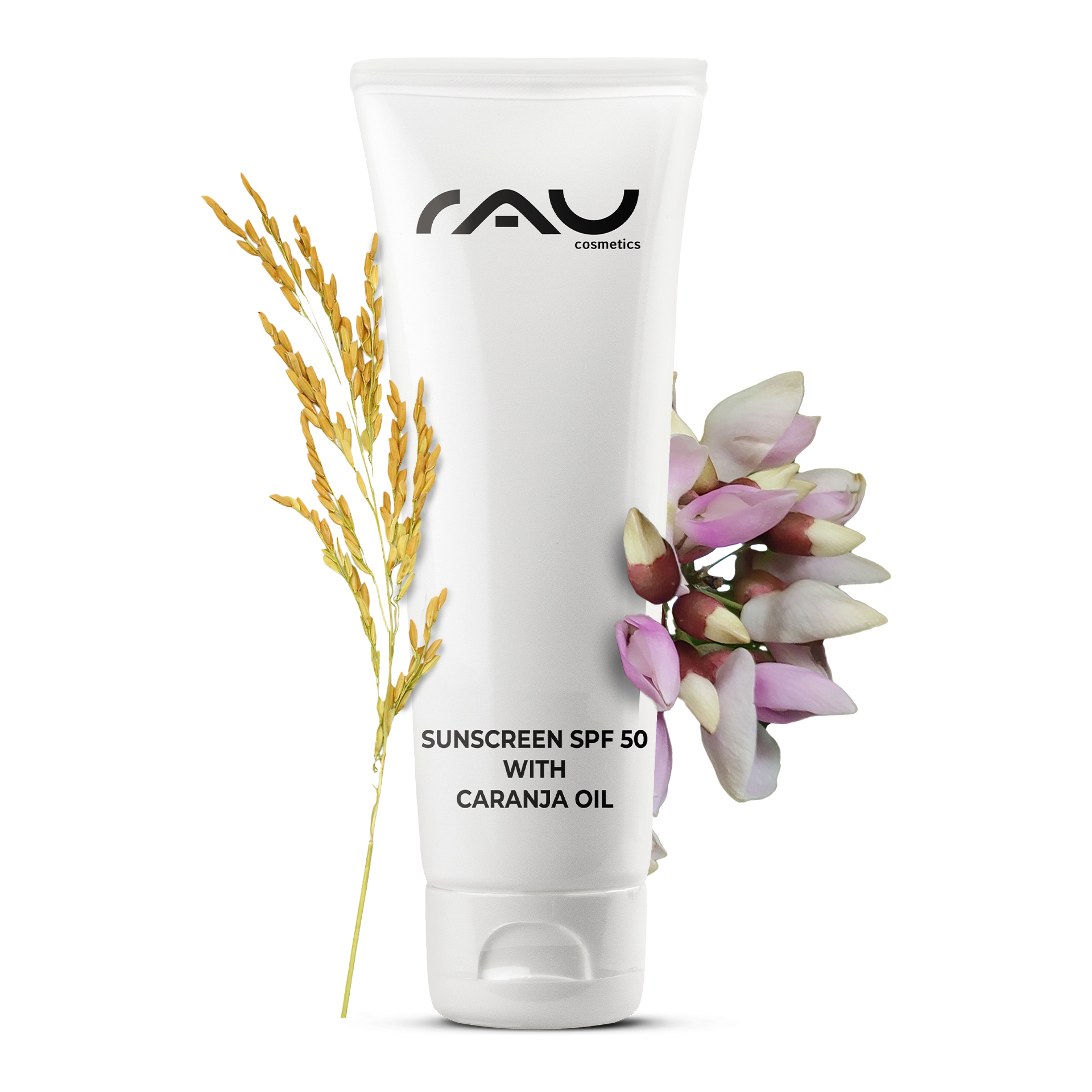 オーガニック カランジャオイル配合 日焼け止め SPF50 75ml - 日焼け止め Sonnenschutzmittel LSF 50 mit Caranja-Öl in einer weißen Tube, umgeben von botanischen Elementen und mit dem RAU Cosmetics-Branding.